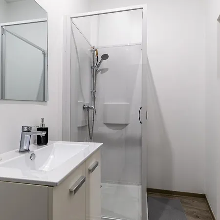 Louerangouleme - Besson Bey I - Ideal Couple & Pros - 8min En Voiture Du Festival De La Bd - 14min A Pied De La Gare - 5min A Pied Du Parc De Bourgines - Wifi Thd - Netflix * Angoulême